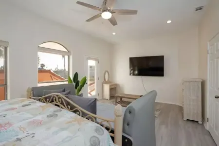 Beachside Paradise Pool, Spa, Fire pit, Game room Отели рядом с достопримечательностью «Sea Turtle, Inc.»