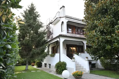 villa immersa nel verdo Hotels near Teatro Romano