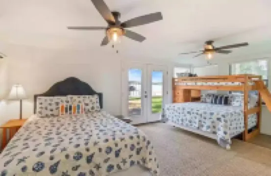 Waterfront, 2 Mins to Town, Amazing Patio, Fire Pit & More 槍管城酒店