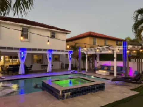 5 Mins to beach; 5BD, 4.5BA, Heated pool, Jacuzzi, Mini Golf, Tiki Huts.