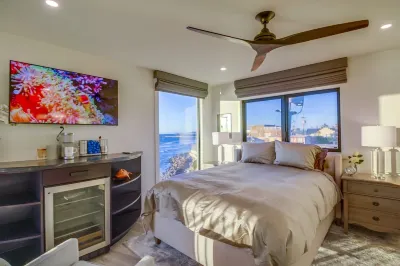 New Luxury Condo on Ocean Cliff, 2 Bedroom Suites, Full Kitchen, Living Room