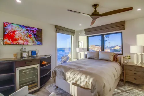 New Luxury Condo on Ocean Cliff, 2 Bedroom Suites, Full Kitchen, Living Room