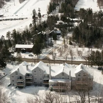 Modern Mount Snow Gnarvana - Balcony, Loft, Pets, Hiking