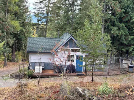 Selkirk Flat Retreat/pet friendly