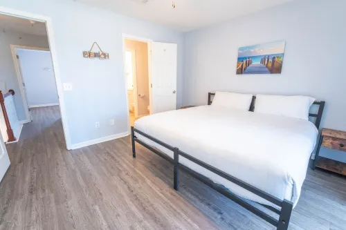 Beautiful 2 bedroom home, close to the beach