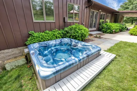 Hillside Haven on expansive grounds, heated pool, firepit, bocce court and more!