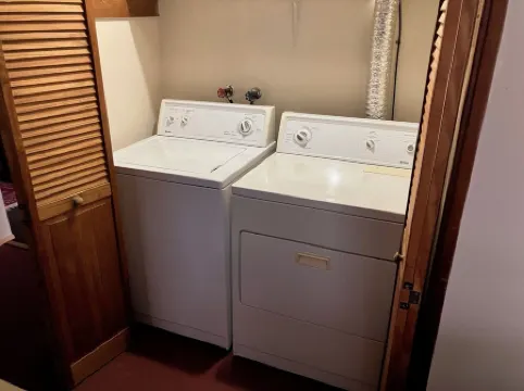 Cozy Apartment Blocks from Downtown Eugene