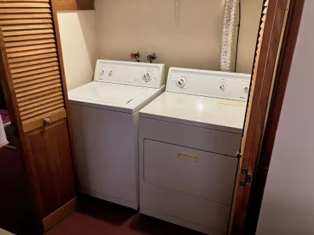 Cozy Apartment Blocks from Downtown Eugene Отели рядом с достопримечательностью «Jordan Schnitzer Museum of Art»