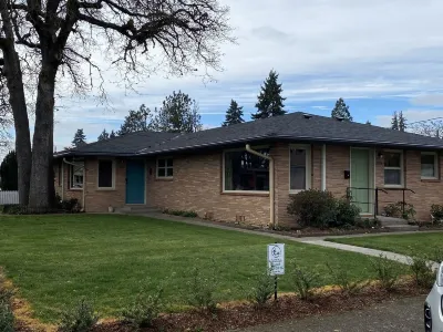 1123 the 3 Oaks 30 Night Fully Furnished Stay at a Great Price. Full Amenities! Hotels near A Dong Market