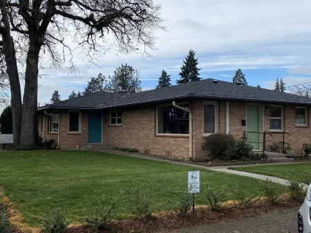 1123 the 3 Oaks 30 Night Fully Furnished Stay at a Great Price. Full Amenities!