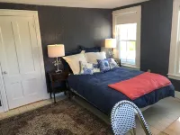 Classic Mystic Retreat Walking Distance to Downtown โรงแรมใน