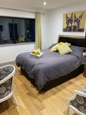 Self contained bungalow near to Lincoln, dog friendly and plenty of car parking. Hotels in West Lindsey District