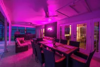 Palmasis Oasis - A Picturesque Luxury waterfront Getaway