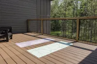 Mountain Modern Home on Lake Everest!  Only 3 miles to Whiteface!