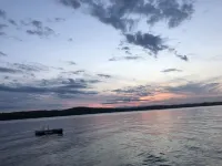 Lakefront cabin with spectacular sunsets included فنادق في Harrison