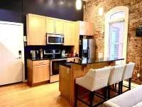 Luxury Downtown JB Condo-Designated Parking!