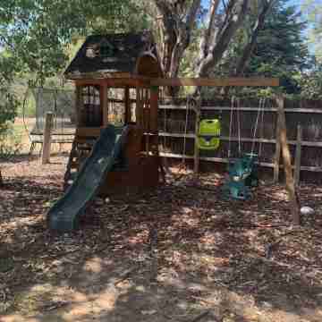 Private property on the Hume Weir - waterfront access. Family and pet friendly Others