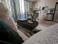 Modern 1-Bedroom in Downtown Decatur