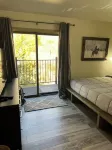 Newly Renovated, 3 bd, 3 bath on shuttle route