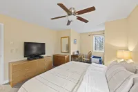 Two bedroom Condo With Mountain View And Fireplace