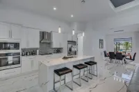 Modern coastal 3 bedrooms with Pool with Fireplace