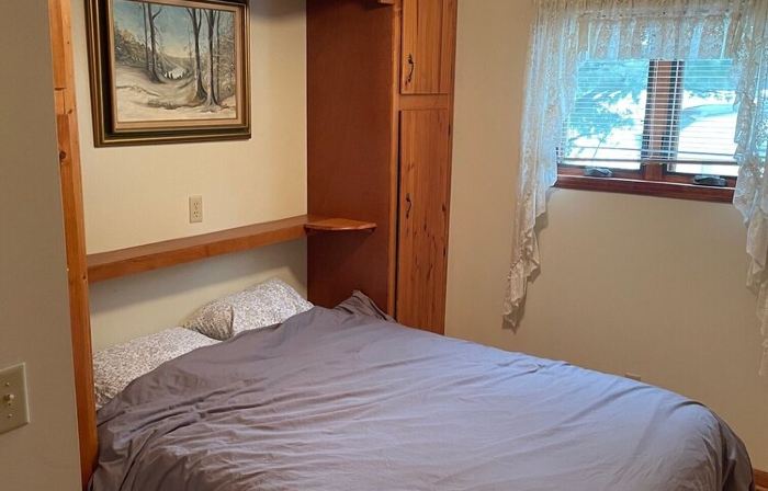 Quiet Lake with Kayaks and Direct Beach Access!