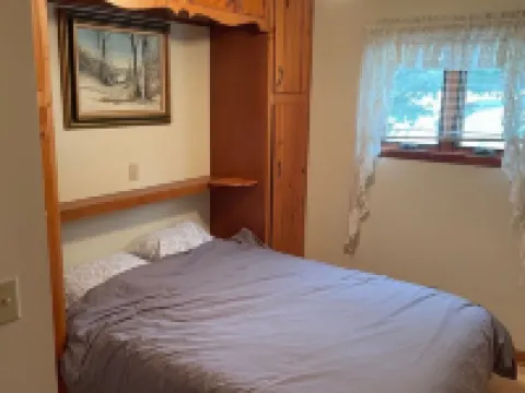 Quiet Lake with Kayaks and Direct Beach Access! 馬凱特縣酒店