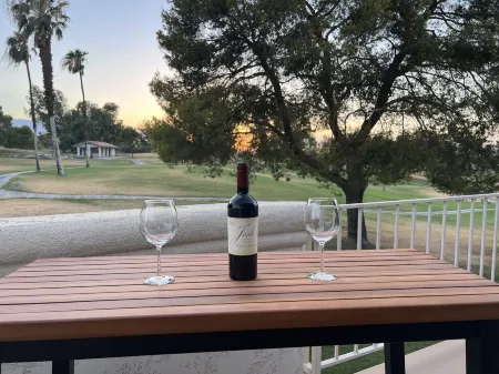 Lazy Links on the golf course! Отели рядом с достопримечательностью «Footloose Reflexology Massage»