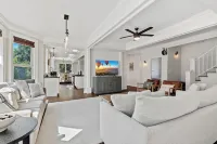 6BR Midtown Escape - Perfect for Groups, Sleeps 12 리노 호텔