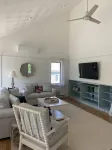 誇尼新近翻新海灘度假屋 - QEBA海灘通行證 & 可通往池塘