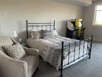 Huge game room, Hot tub, Sleeps 16+ with Bonus loft, ATV Snowmobile Trails