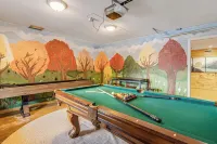 5BR Cabin w/ Hot Tub, Mountain Views, & Game Room