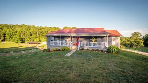 🐑 Ellijay Sheep farmhouse experience! Farm stay, explore, feed the animals