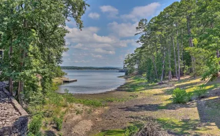 Newly Renovated 2-Bedroom Condo at Beautiful Lake Ouachita-Mountain Harbor