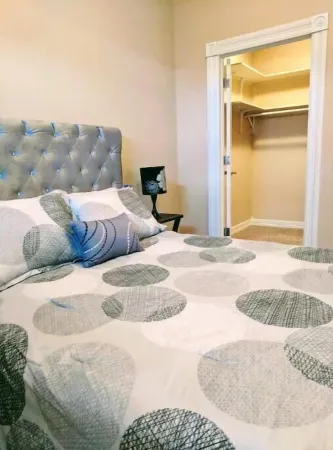 Walk everywhere one block from charming Golden CO Отели рядом с достопримечательностью «Маунт Голиат Нэчурал Арея»