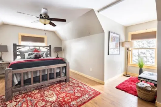 4-bedroom cabin just 10 minutes from Adirondack Park