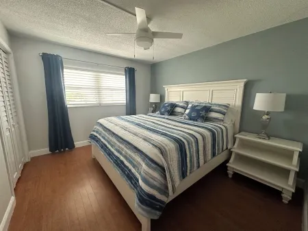 Newly renovated condo with oceanfront, pool and launch views!