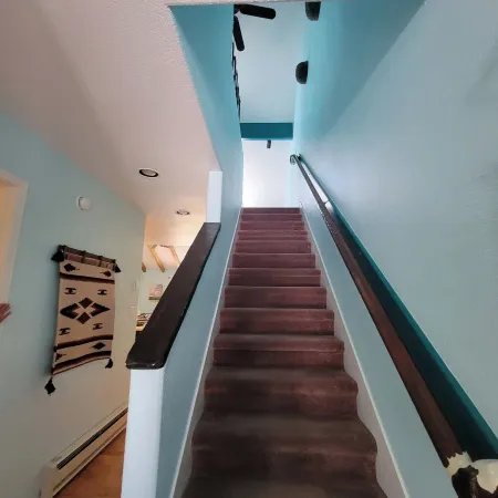 Cozy Condo for 6 with Wooded Back Patio & Grill. 1 Mile to Town Square.