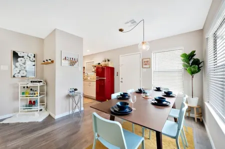 Trifecta. 2 miles from Silos/Downtown Waco/Baylor U