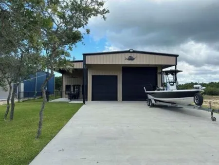 Barndo  blocks from boat launch, pier, beach and restaurants. Pet friendly