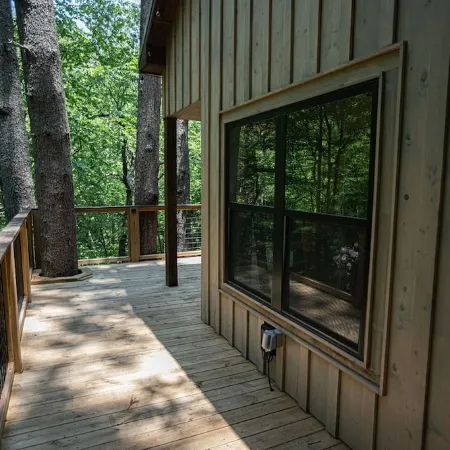 Al's Nest: Secluded Treehouse Overlooking Creek