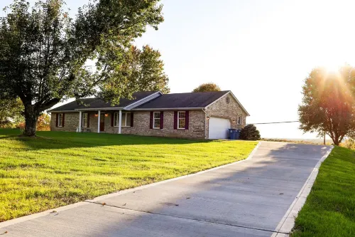 Holland Meadows minutes from The Ark Encounter. Quite countryside!