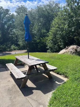 The Canal Riverfront Getaway Отели рядом с достопримечательностью «Ривербанкс Зу энд Гарден»