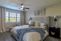 Prime Location: 3bd with BBQ, 4 miles from Historic Downtown McKinney. Sleeps 8.