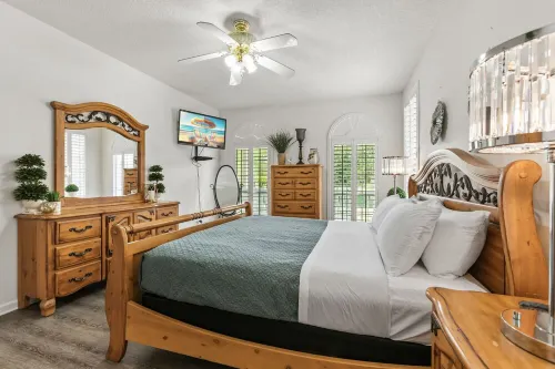 Country Villa pool hot tub game room pond