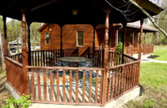 Newly Remodeled, Close to the lake, hot tub, and game room