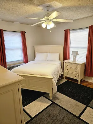 Comfy Getaway Hotels in Elmont