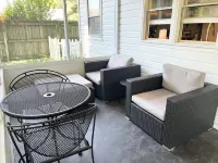 1 bed/1 bath, 1.5 blocks to beach/town, dog friendly, screened prch, fenced yard