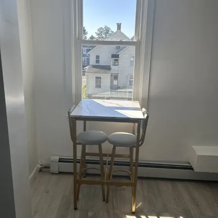 Studio Apt with kitchen,Living room, bathroom & bedroom, near Griffith hospital