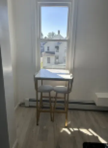 Studio Apt with kitchen,Living room, bathroom & bedroom, near Griffith hospital